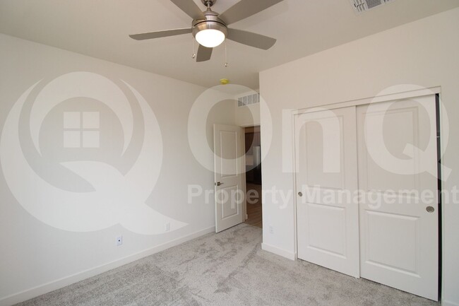 Building Photo - 2957 E Cherry Hill Dr