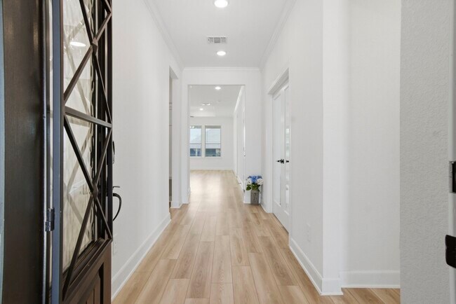 Building Photo - 9727 Rockwell Dr