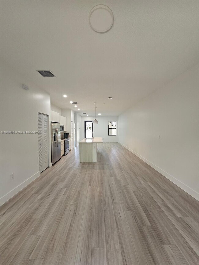 Building Photo - 7831 NW 104th Ave