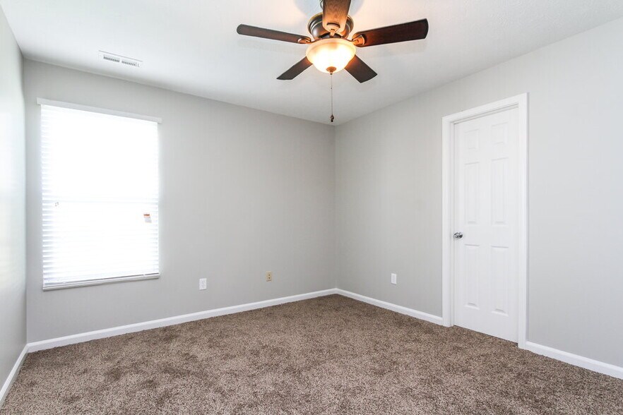Building Photo - 6667 W Longview Dr