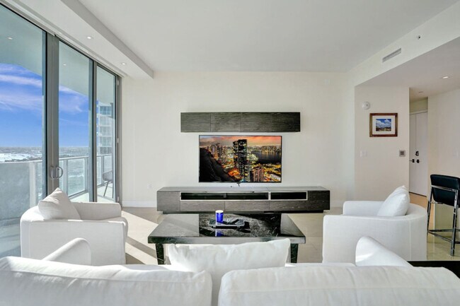 Building Photo - 3100 N Ocean Dr