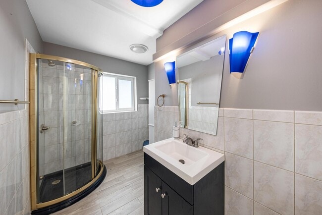 Building Photo - 2611 NE 16th St