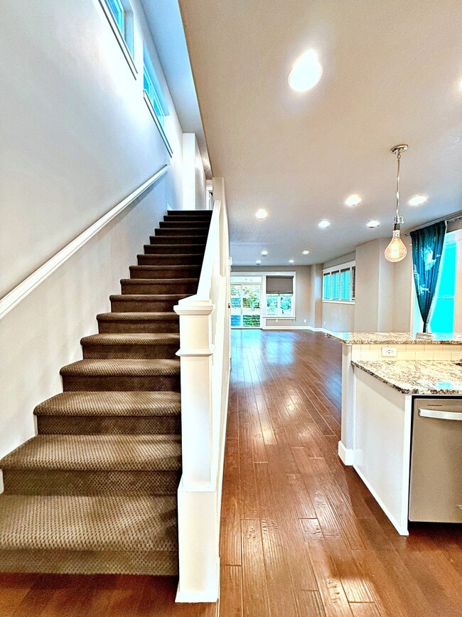 Building Photo - 1707 SW Moss St