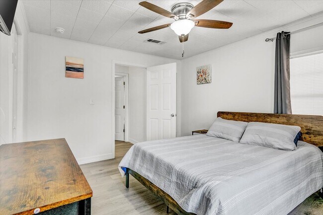 Building Photo - 185 Weiss Bluff Rd