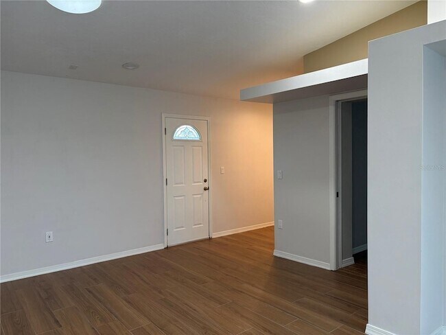 Building Photo - 5828 Sandy Pointe Dr