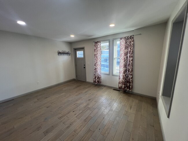 Building Photo - 34 N Lee St