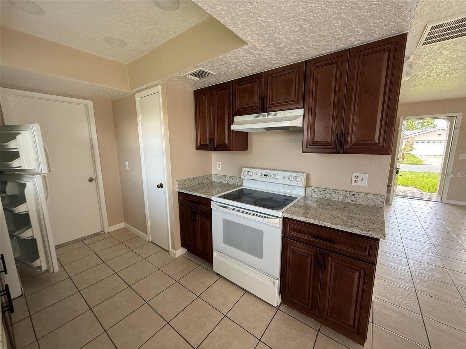 Building Photo - 133 Alderwood Dr