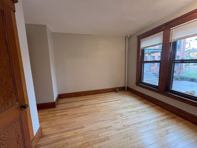 Building Photo - 248-250 N Main St