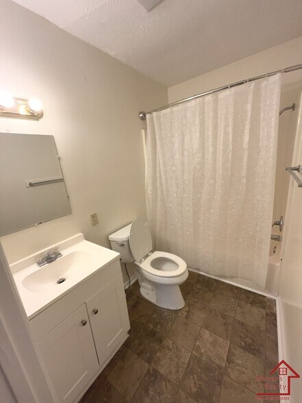 Building Photo - 140 Bybee Woods Dr