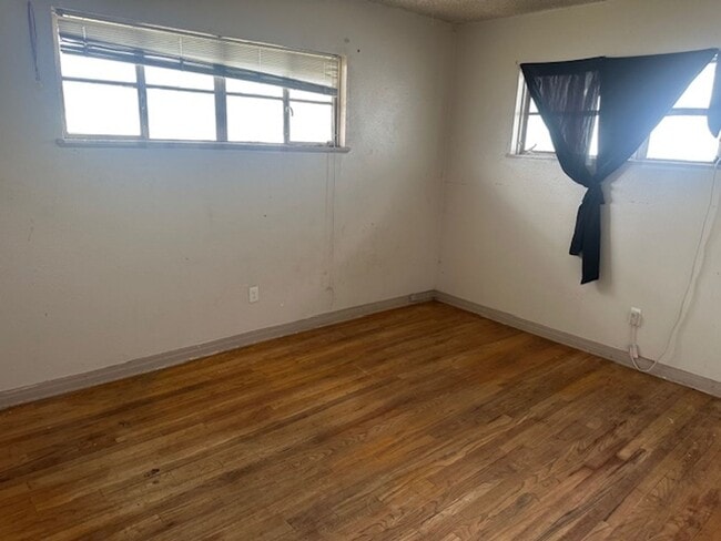 Building Photo - 4409 S Travis St