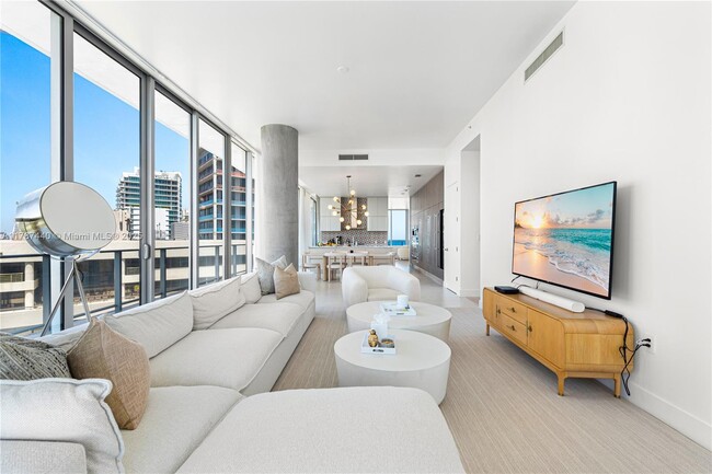 Building Photo - 2669 S Bayshore Dr