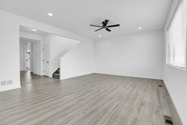 Building Photo - $3,425.00, 4 Beds, 2.5 Baths, Single Famil...