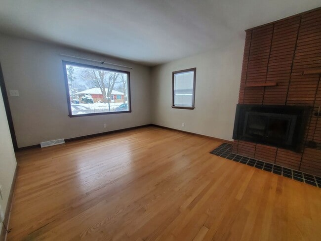 Building Photo - 3 Bedroom Single Family Ranch Home