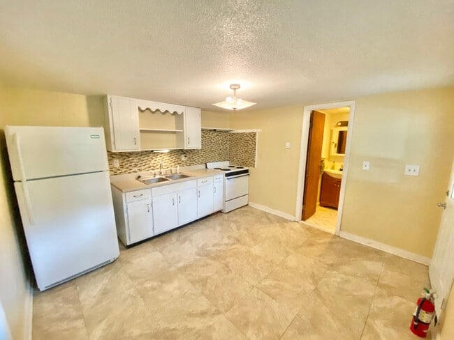 Building Photo - 38 Sherman St