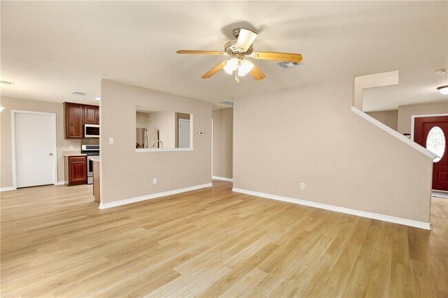 Building Photo - 2204 Cottontail Dr