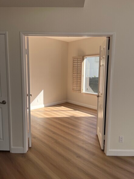 Downstairs bedroom/office - 28277 Via Luis