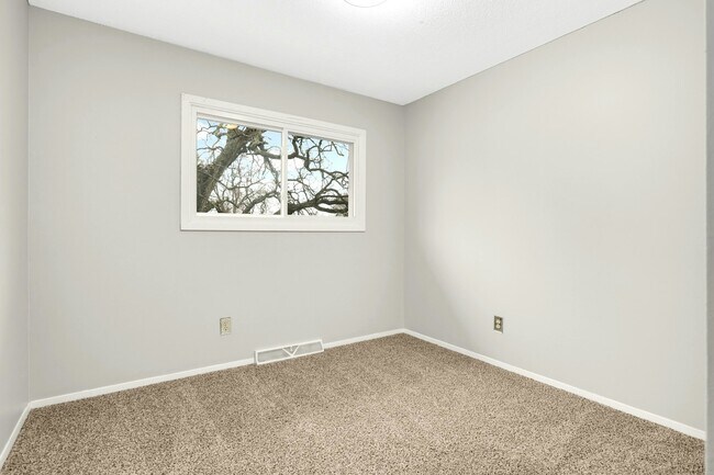 Building Photo - 510 Shadyside Cir