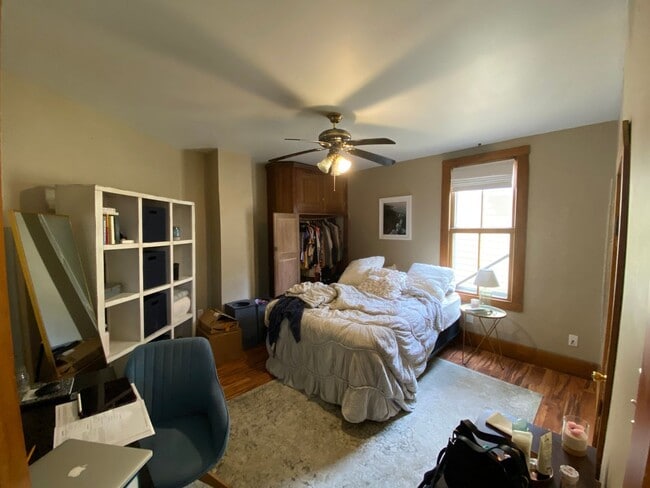 Building Photo - 3 Bedroom 1 Bath House - Close to Downtown Iowa City