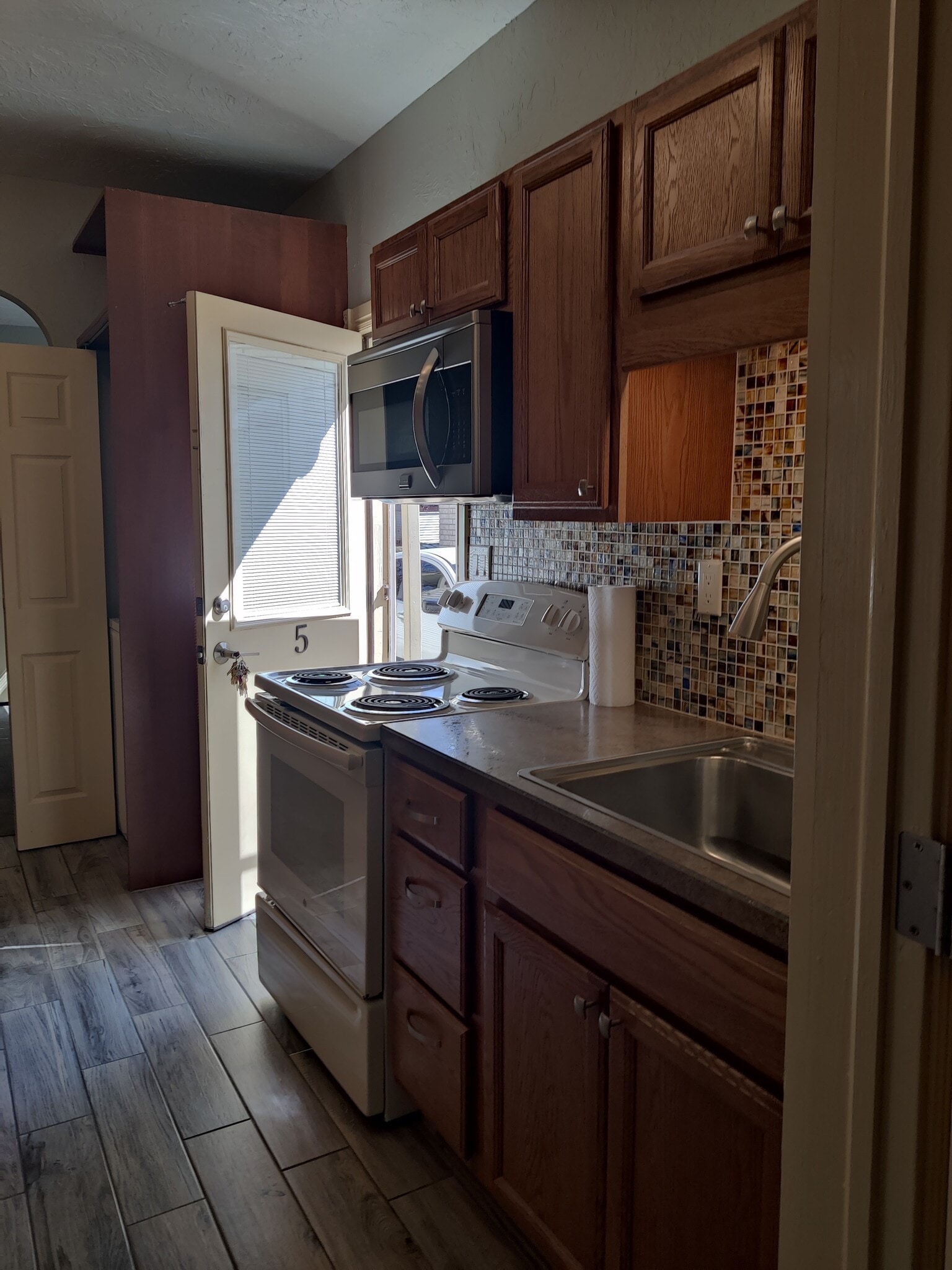 Kitchen/Front Entrance - 1549 Idaho Ave