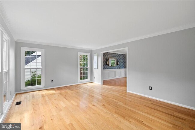 Building Photo - 8608 Oak Brook Ln