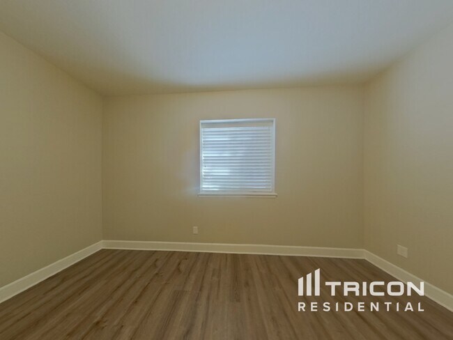 Building Photo - 781 Dublin Pl