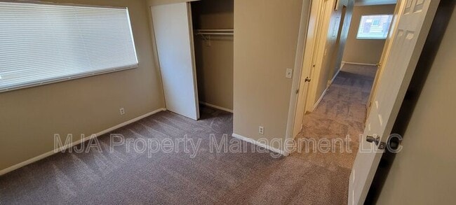 Building Photo - 4642 S Arlington Park Dr