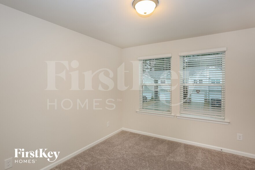 Building Photo - 2020 Cypress Village Dr NW