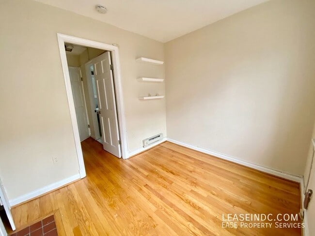 Building Photo - 3213 Cherry Hill Ln