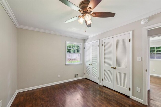 Building Photo - 2762 Dresden Dr