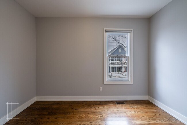 Building Photo - 160-162 E 3rd Ave