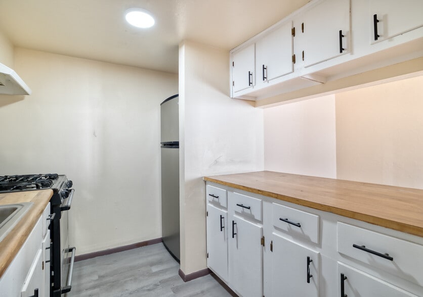 Building Photo - 1005 N Center Ave