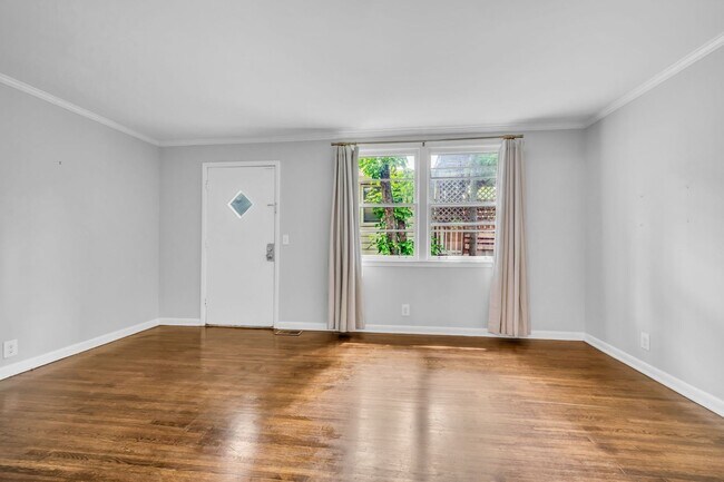 Building Photo - 4 Bed 2 Bath Home | Sylvan Park