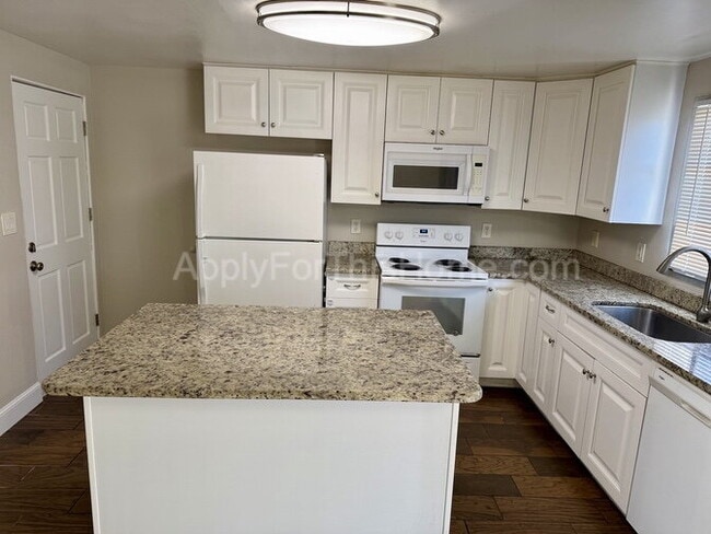 Building Photo - Single Family Home