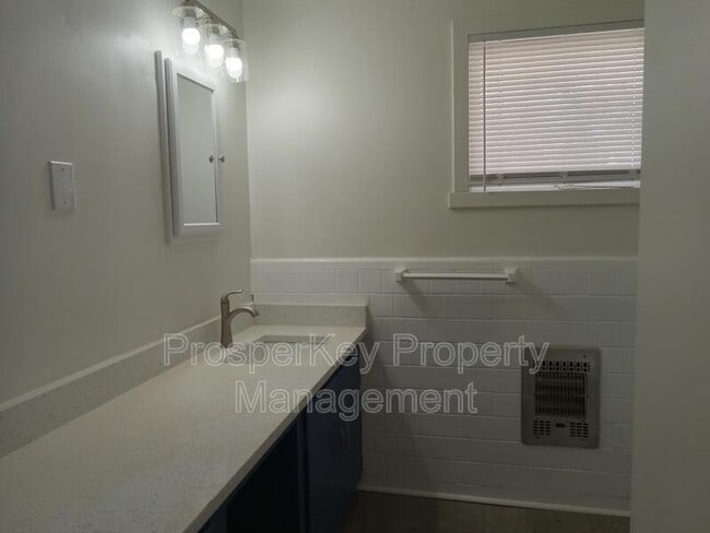 Building Photo - 1820 18th Ave