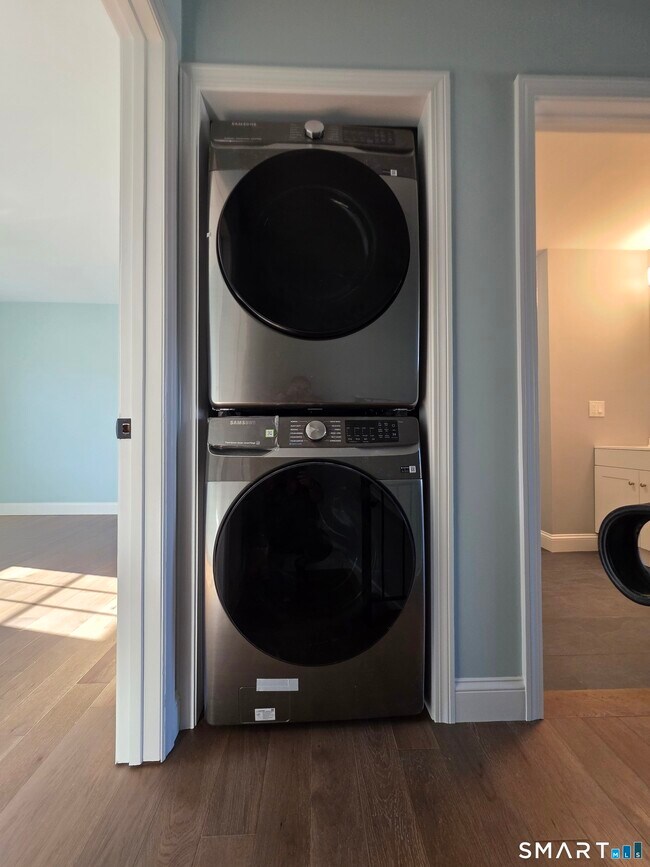 Building Photo - 87 Aspetuck Vlg