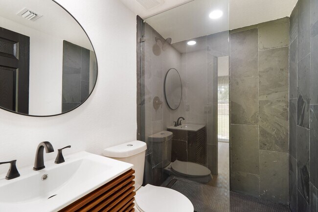 Building Photo - 3/2 Completely Renovated Modern Home in Pr...