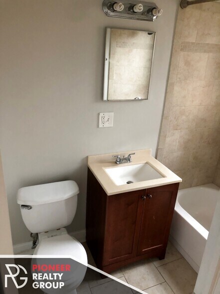 Building Photo - 2842 N Orchard St