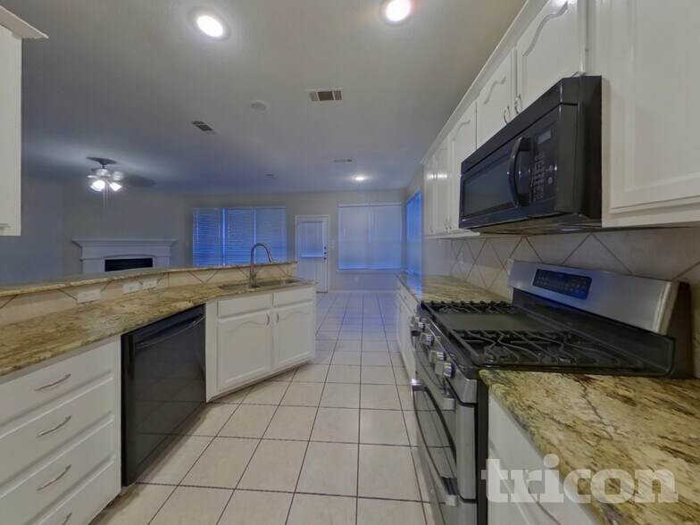 Building Photo - 6356 Ferncreek Ln