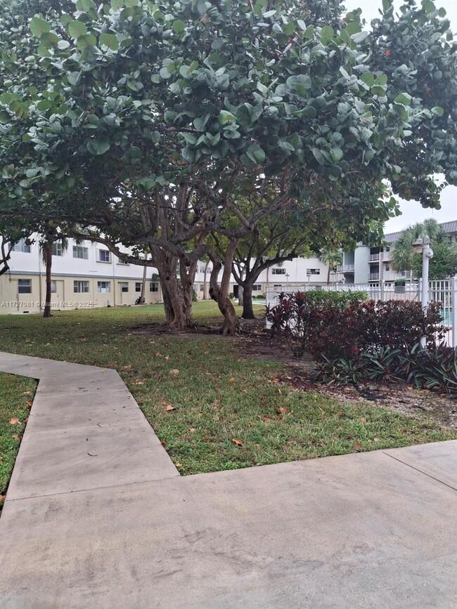 Building Photo - 250 Layne Blvd
