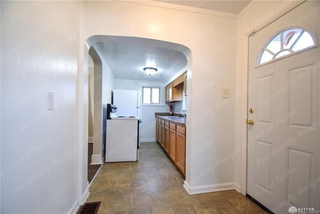 Building Photo - 2926 Robin Rd