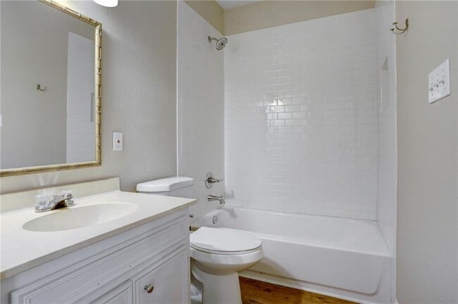 Building Photo - 1610 Waterston Ave