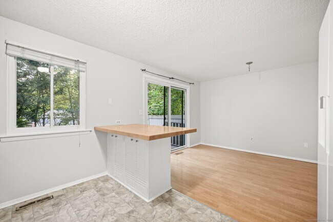 Building Photo - 45 Conestoga Way