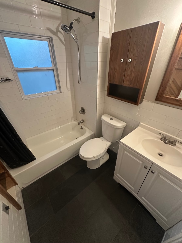 Building Photo - 1601 N El Paso St