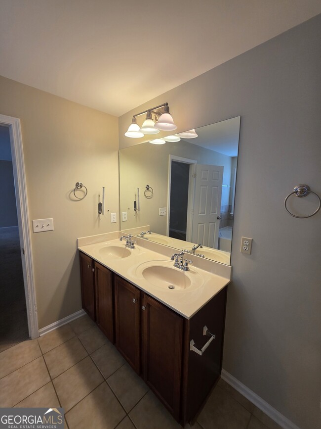 Building Photo - 46 Brookview Dr