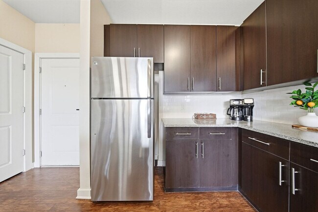 Building Photo - 1702 W Cleveland St