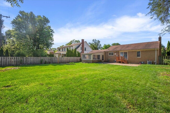 Building Photo - 2739 Yorkshire Rd