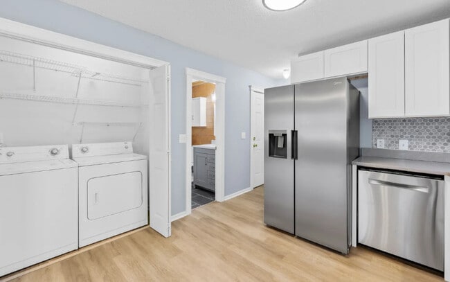 Building Photo - 7610 Sarah Dr