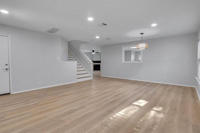 Building Photo - 1434 Meadow Pkwy