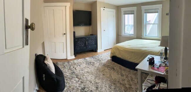 Building Photo - 112 Main St