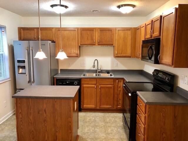 Building Photo - 8415 Varden Ct